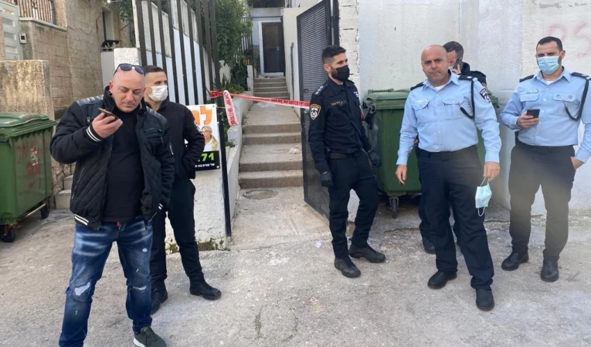 זירת אירוע הדקירה ברחוב השומר (צילום: דוברות המשטרה)