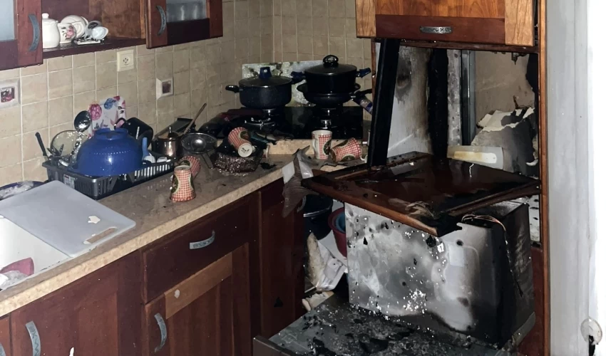 שריפה בדירה ברחוב הגפן (צילום: דוברות כבאות והצלה חוף)