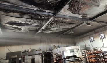 שריפה במאפיית "ברכת משה" בקרית אתא (צילום: דוברות כבאות והצלה - חוף)