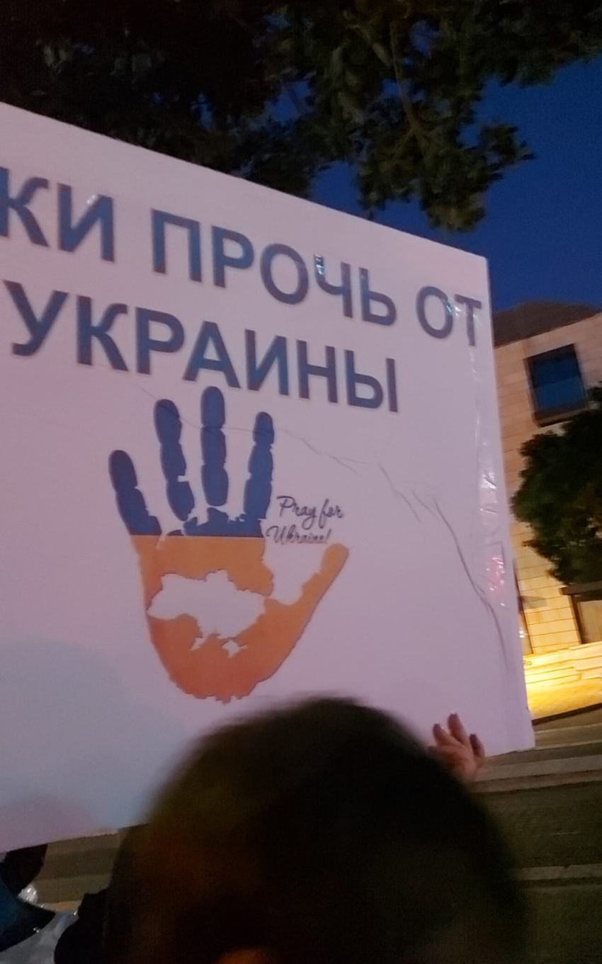 כרזות הקוראות להפסקת המלחמה