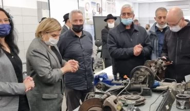השרה אורנה ברביבאי בביקור בבית הספר "עתיד עוצמ"ה זוקו" (צילום: אנזו פולדש, מגמת ניו מדיה, תיכון עתיד עוצמ"ה)