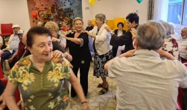 הדיירים ב"אחוזת בני ברית" נהנים מכל רגע (צילום: צוות "אחוזת בני ברית")