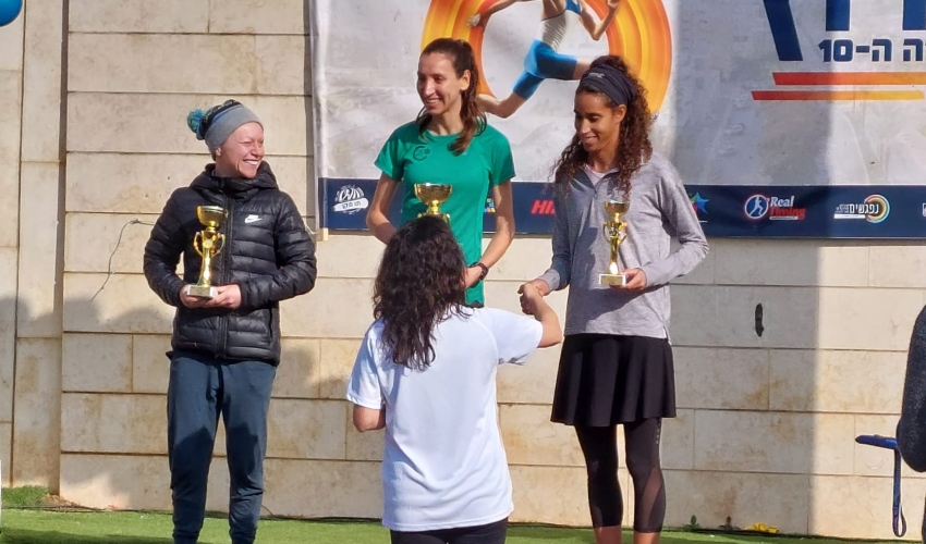 כרוואן חלבי על הפודיום בריצת 5000 מ' (צילום: אלבום פרטי)
