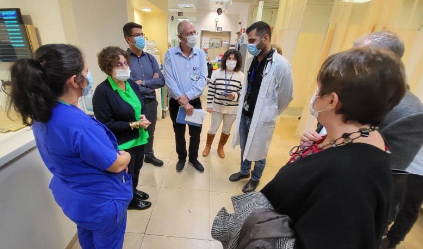 המנכ"לית רות רלבג בסיור בחדר המיון (צילום: אלי דדון)