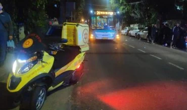 זירת התאונה ברחוב ארלוזורוב (צילום: שלמה צייגר, תיעוד מבצעי מד"א)