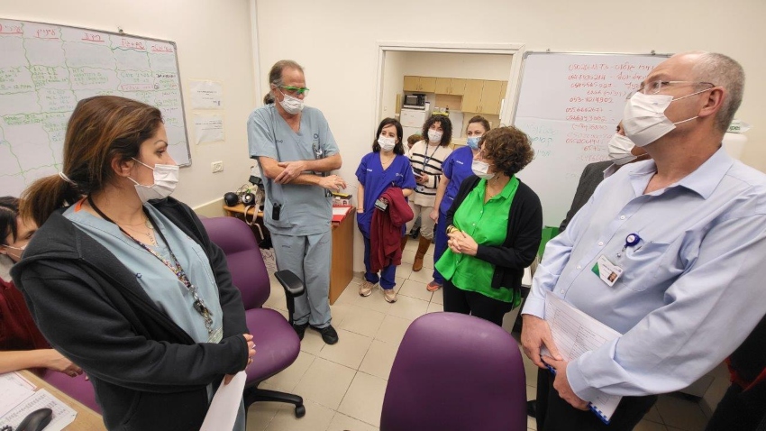 המנכ"לית רות רלבג בטיפול נמרץ (צילום: אלי דדון)