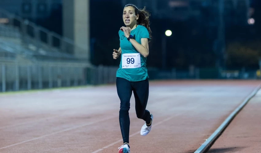 כרוואן חלבי שוברת את השיא הישראלי בריצת 1000 מטר (צילום: רובי יהב)