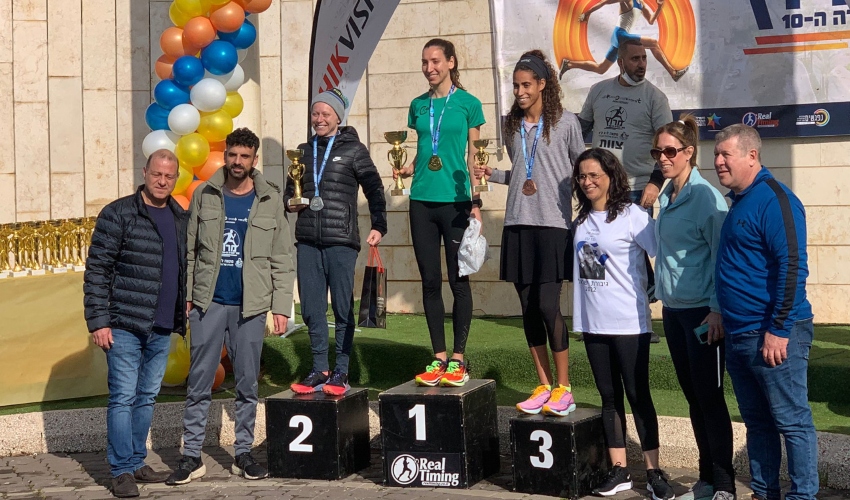 כרוואן חלבי על הפודיום באליפות ישראל, 5 ק"מ כביש (צילום: אלבום פרטי)