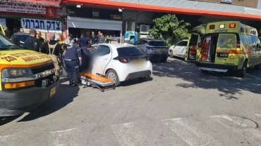 הולכת רגל בת 60 נפצעה קשה מפגיעת רכב בחלוצי התעשייה (צילום: דוברות מד"א)