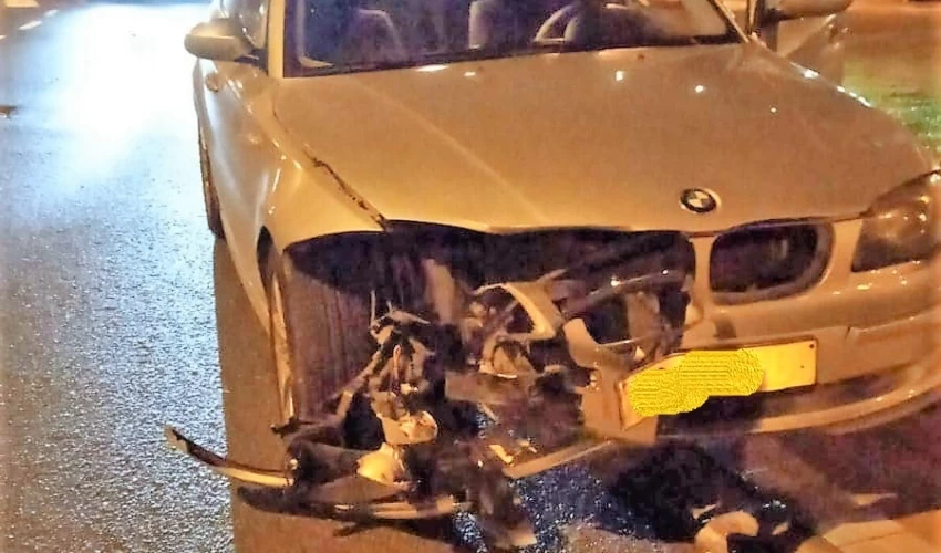 מכוניתו של עומרי עדני לאחר המפגש עם חזיר הבר (צילום: עומרי עדני)