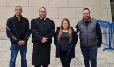 חברי האופוזיציה רואי דוד, הילה רובין-שלם וניר יעקובי עם עו"ד שמעון שמואלי