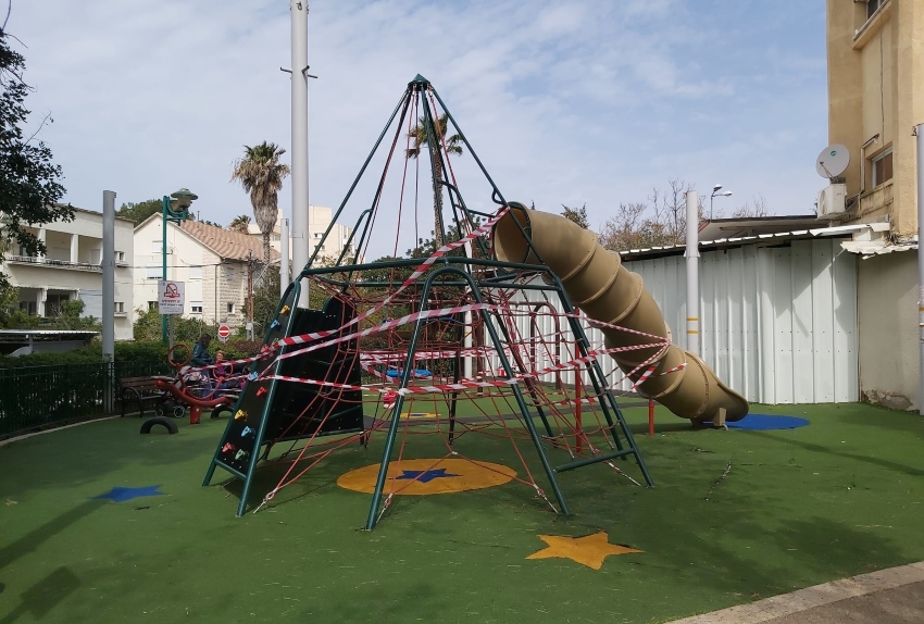 גן שעשועים שנתחם על ידי העירייה