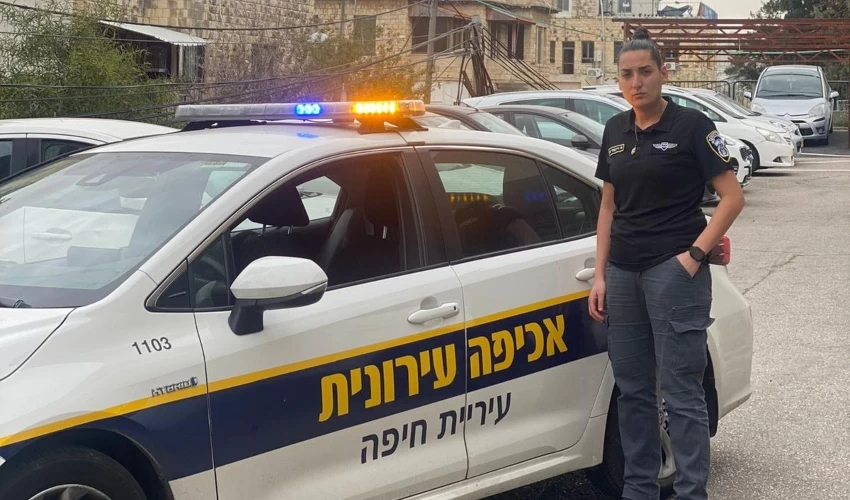 הפקחית לי זיידנפלד שהייתה בניידת שאיתרה את הילד (צילום: דוברות עיריית חיפה)