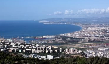 מפרץ חיפה (צילום עצמי: Golf Bravo, https://he.wikipedia.org/w/index.php?curid=319919)