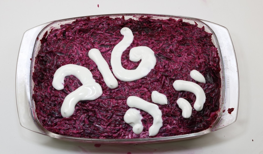 האוכל והמנהגים. מתוך סרטה של מישל בוגינסקי (צילום: המרכז האקדמי ויצו)