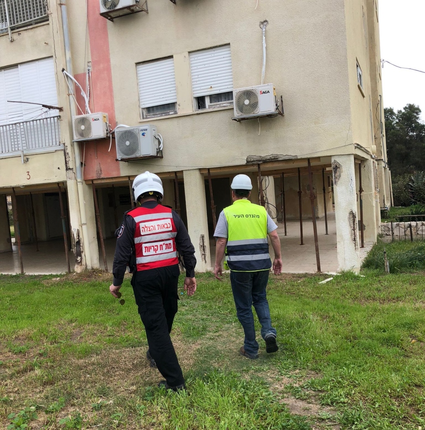 בניין המגורים ברחוב פנחס ספיר 3 בקרית ים (צילום: דוברות כבאות והצלה חוף)