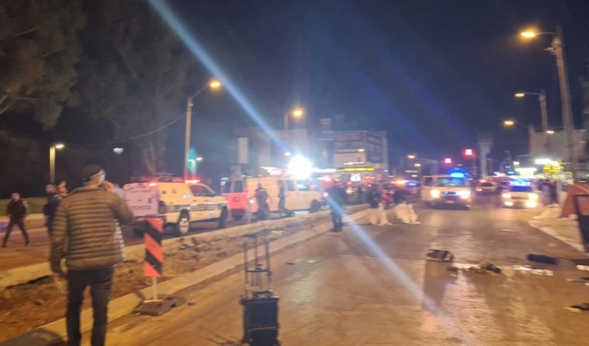 זירת הפיגוע בחדרה (צילום: דוברות המשטרה)
