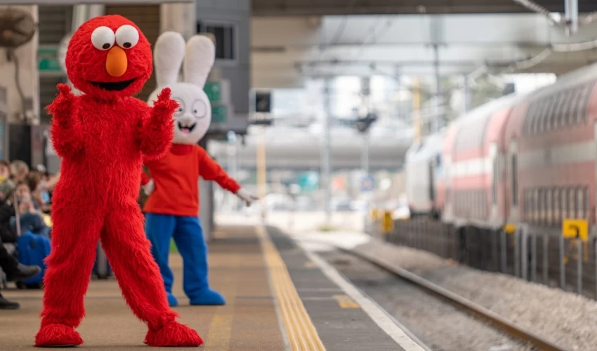 שמח ברכבת עם דמויות האהובות על ילדים (צילום: טל הפקות וידיאו)