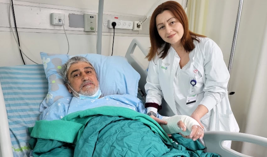 האחות שרית לורמן והמנותח מחמוד זועבי (צילום: אלי דדון)