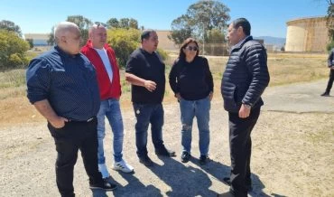 חברי ועד קרית חיים וח:ר מופיד מרעי בסיור בחוף קרית חיים (צילום: גדי נס, דובר ועד קרית חיים)