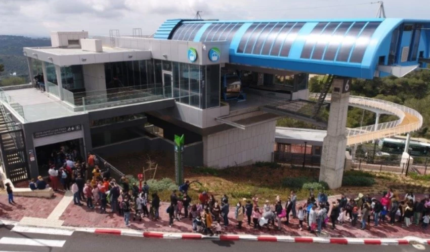 150 קרוניות שייצאו מהתחנה מדי 15 שניות ויסיעו עד שמונה נוסעים בכל קרונית. הרכבלית (צילום: נתיבי ישראל)