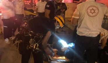 חילוץ אישה שנפלה בוואדי (צילום: דוברות כבאות והצלה - חוף)
