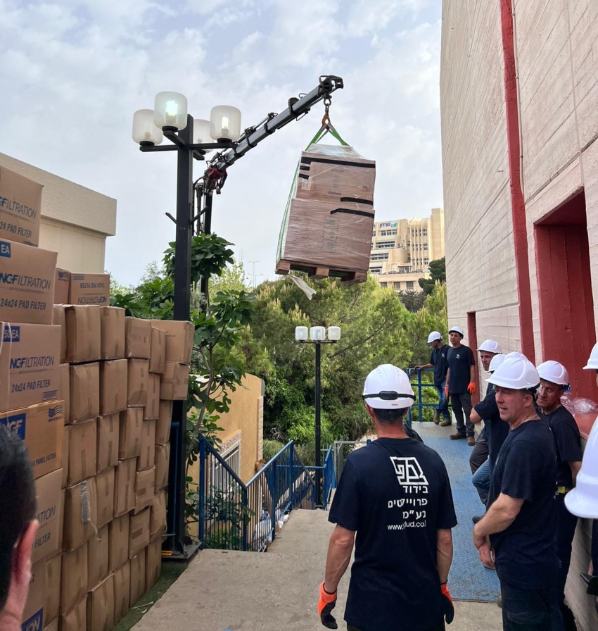 העבודות להסרת האזבסט בליאו באק (צילום: חברת שקמונה)