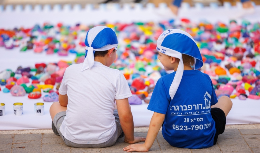 מיצג הנצחה מרגש בריאלי (צילום: מיכה בריקמן)