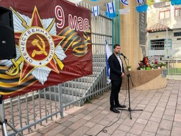 רועי לוי בטקס ציון יום הניצחון על גרמניה הנאצית (צילום: דוברות עיריית נשר)