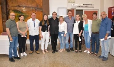 נציגי ועדי העובדים הארצי והמקומי עם הנהלת בית החולים (צילום: אלי דדון, ירון חזן)