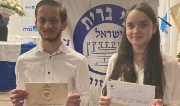 סוניה נלובין והמלגה (צילום: איתי שוורץ)