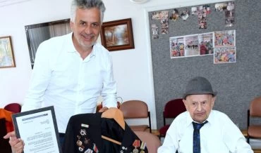 סמיון קנר ז"ל ושמעון סבג (צילום: יוסף הירש)