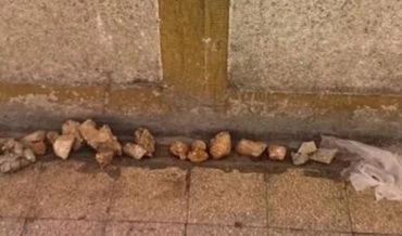 האבנים שנתפסו אצל החשודים (צילום: דוברות המשטרה)