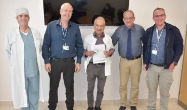 ד"ר פארס, ד"ר דקל ומנהל בית החולים ד"ר גולדברג בטקס קבלת המינוי (צילום: אלי דדון)