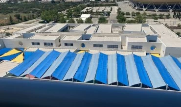 גג בית הספר נאות פרס (צילום: שרה פרל)