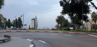 גן הזיכרון ורחוב חסן שוקרי (צילו: בועז כהן)