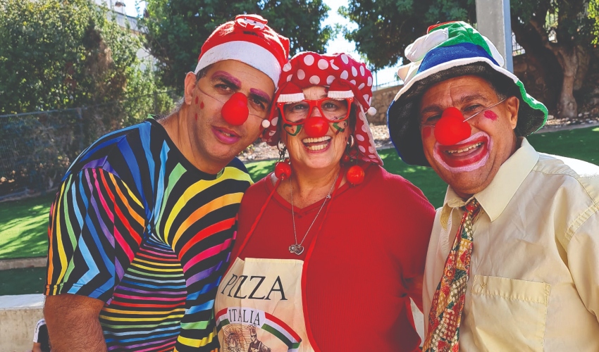 ״אנחנו שלושה ליצנים שעושים זאת בהתנדבות״. שי סבג וחברים
