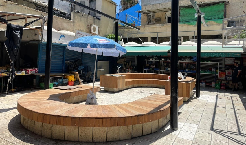 פינת הישיבה בוואדי ניסנאס (צילום: ראובן כהן, דוברות עיריית חיפה)