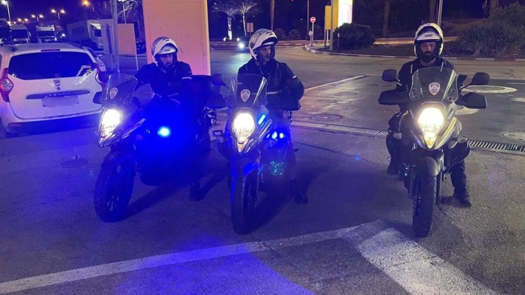 פקחי האכיפה של עיריית חיפה (צילום: דוברות המשטרה)