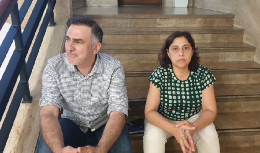 עו"ד פאחר ביאדסי עם עם חברת מועצת העיר שהירה שלבי (צילום: בועז כהן)