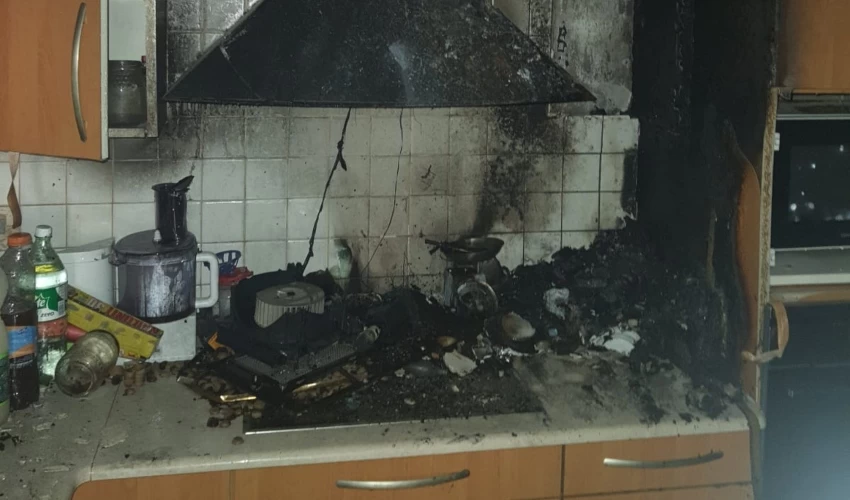 שריפה בדירת מגורים בקרית אליעזר (צילום: דוברות כבאות והצלה - חוף)