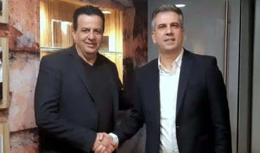 ח"כ אלי כהן ושמעון סבג, מייסד ומנכ"ל עמותת "יד עזר לחבר" (צילום: יוסף הירש)
