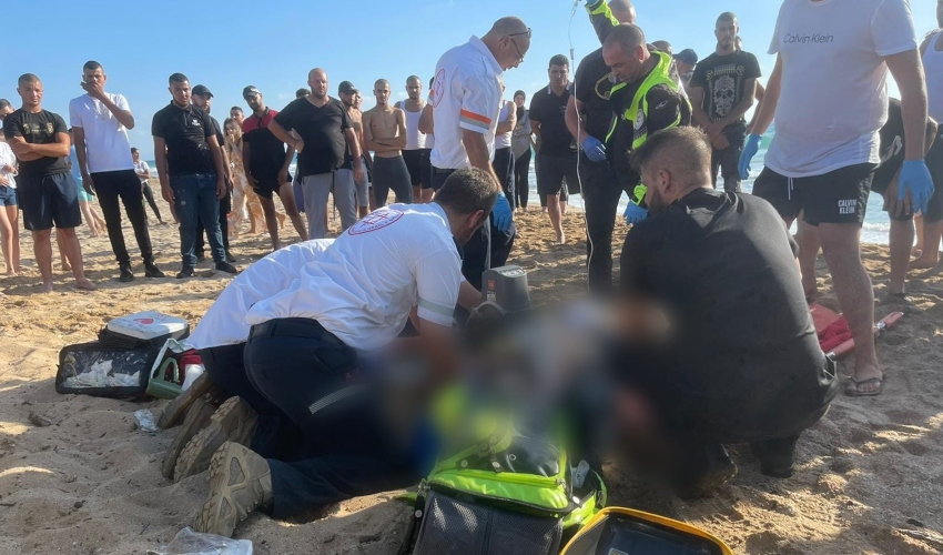 ניסיונות ההחייאה בחוף בצת (צילום: תיעוד מבצעי מד"א)