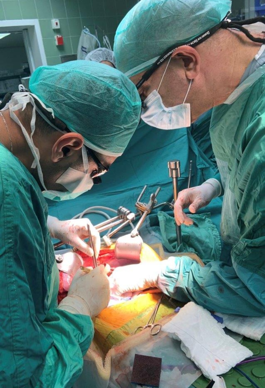 ד"ר מחאמיד וד"ר חדאד בחדר ניתוח (צילום: אלי דדון)ד"ר מחאמיד וד"ר חדאד בחדר ניתוח (צילום: אלי דדון)