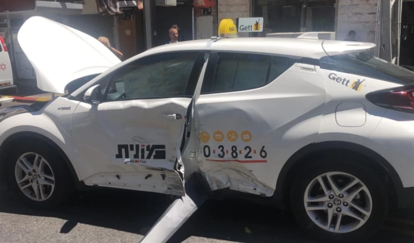 תאונת דרכים ברחוב הנביאים (צילום: דוברות כבאות והצלה חוף)