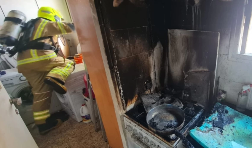 שריפה בדירה ברחוב וולפסון בחיפה (צילום: דוברות כבאות והצלה חוף)