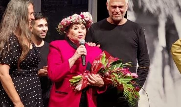חוגגים יום הולדת לגילה אלמגור בתיאטרון הצפון (צילום: שלומי סמוכה)