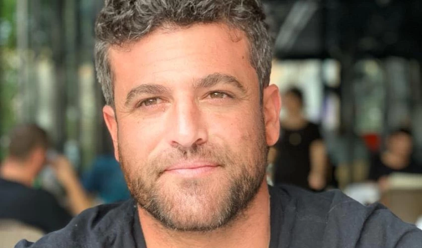 יוני שני הבעלים של קיוסקפה במרכז זיו