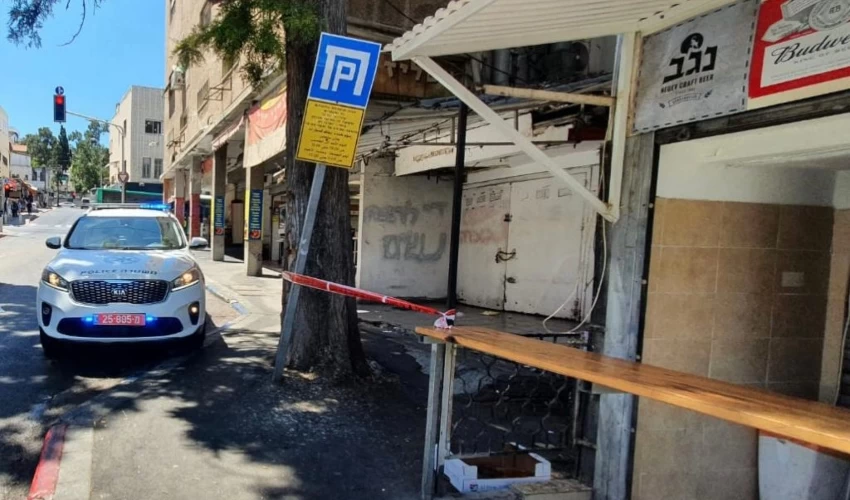 זירת האירוע ברחוב החלוץ (צילום: דוברות המשטרה)