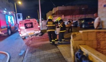 שריפה ברחוב רזיאל בחיפה (צילום: דוברות כבאות והצלה חוף)